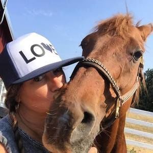 Meet your Posher, Vanessa